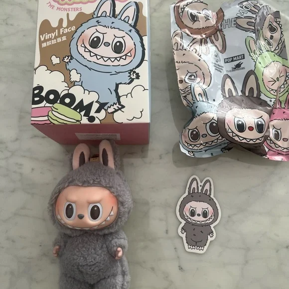 Authentic The Monsters Macaroon- Sesame Bean - Picture 3 of 16